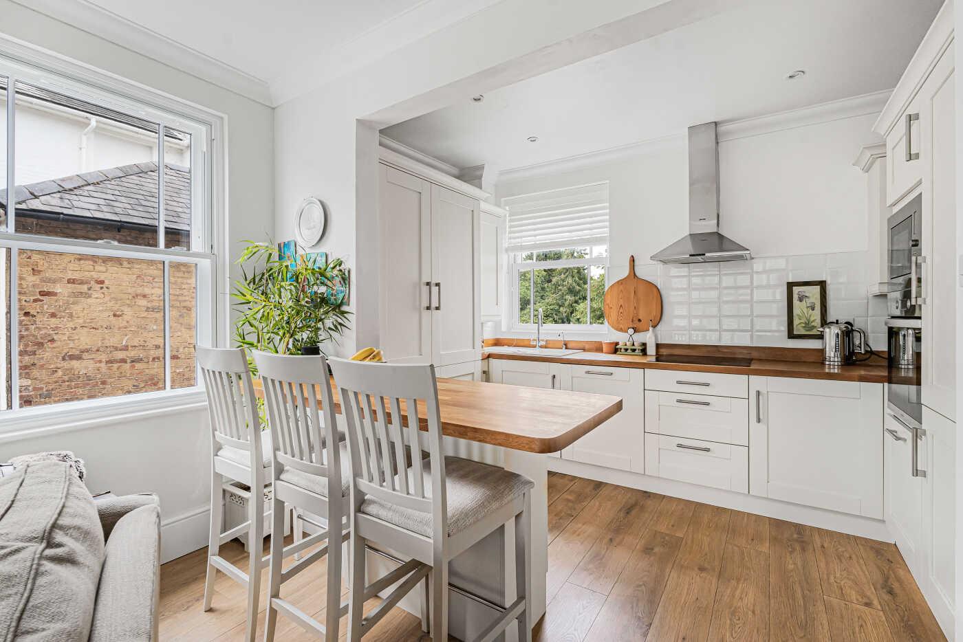 2 bed property in Remenham Hill, Henley-On-Thames